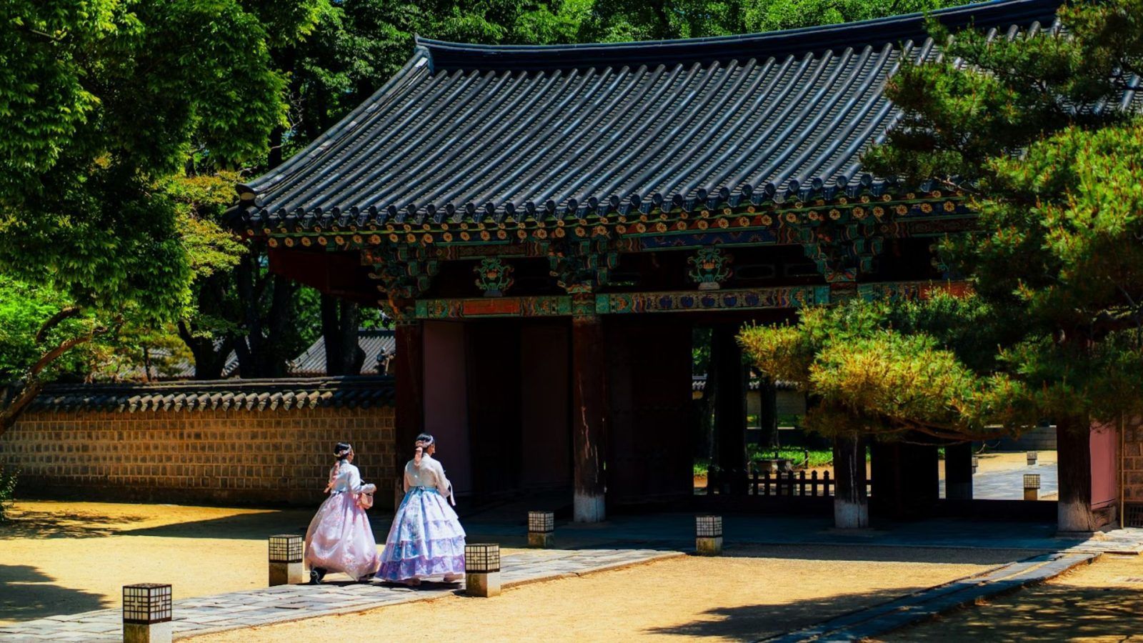 韩国旅游最佳季节：避开人潮赏秋叶与樱花