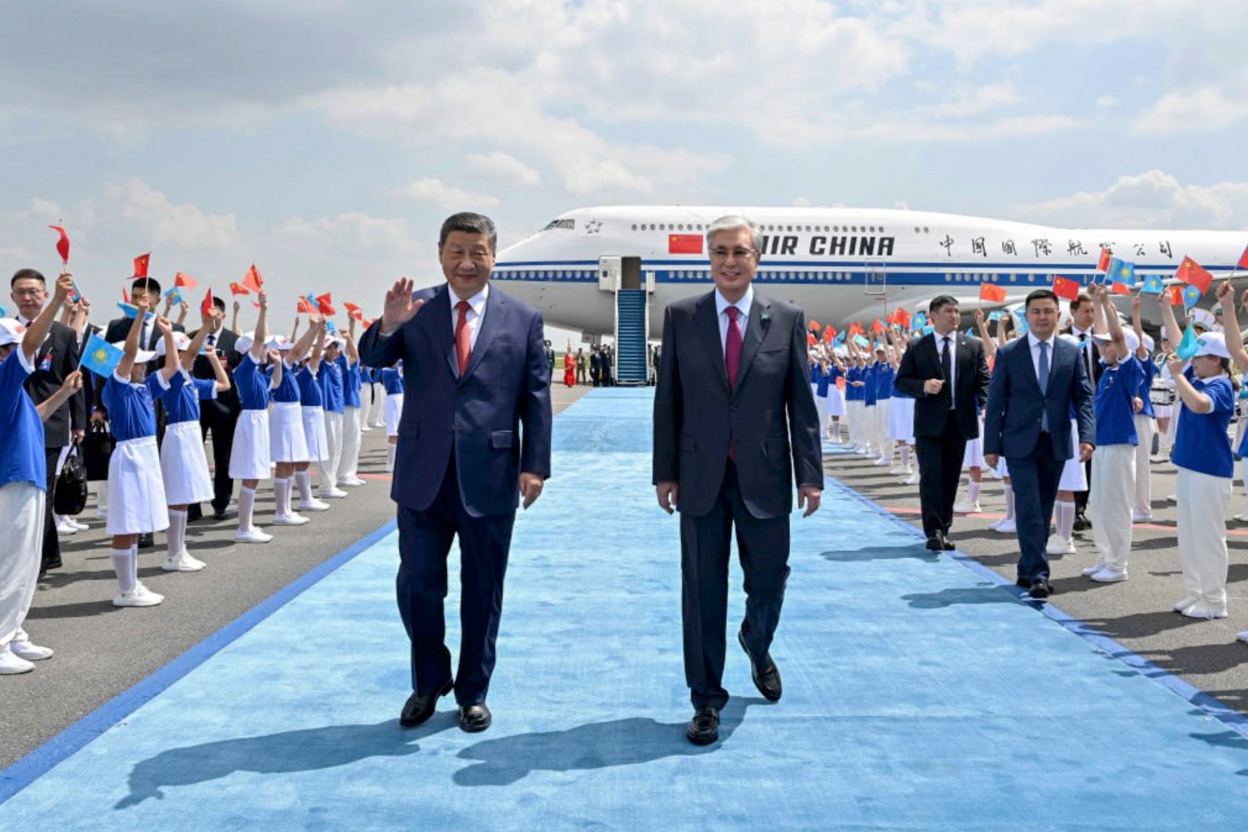 习近平2025访哈：共筑新时代合作篇章